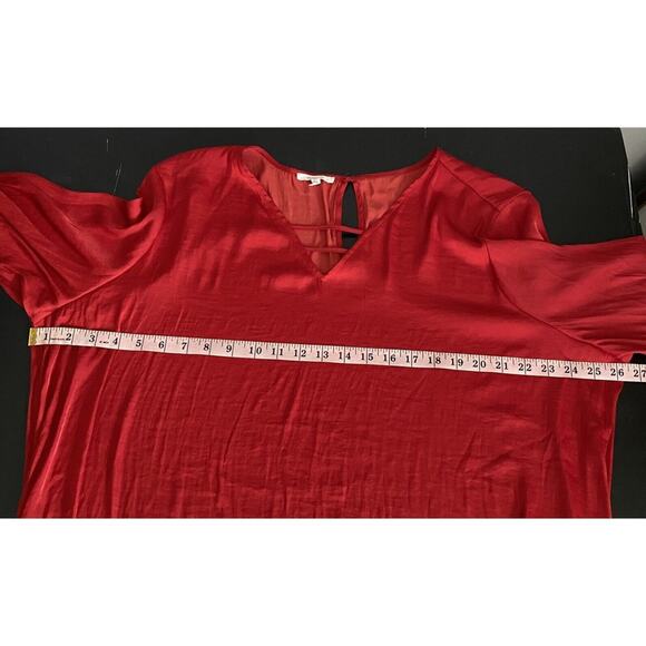 Maurices Red Blouse Size 2 Long Sleeve Shirt Keyhole Front Silky Feel - Picture 8 of 9